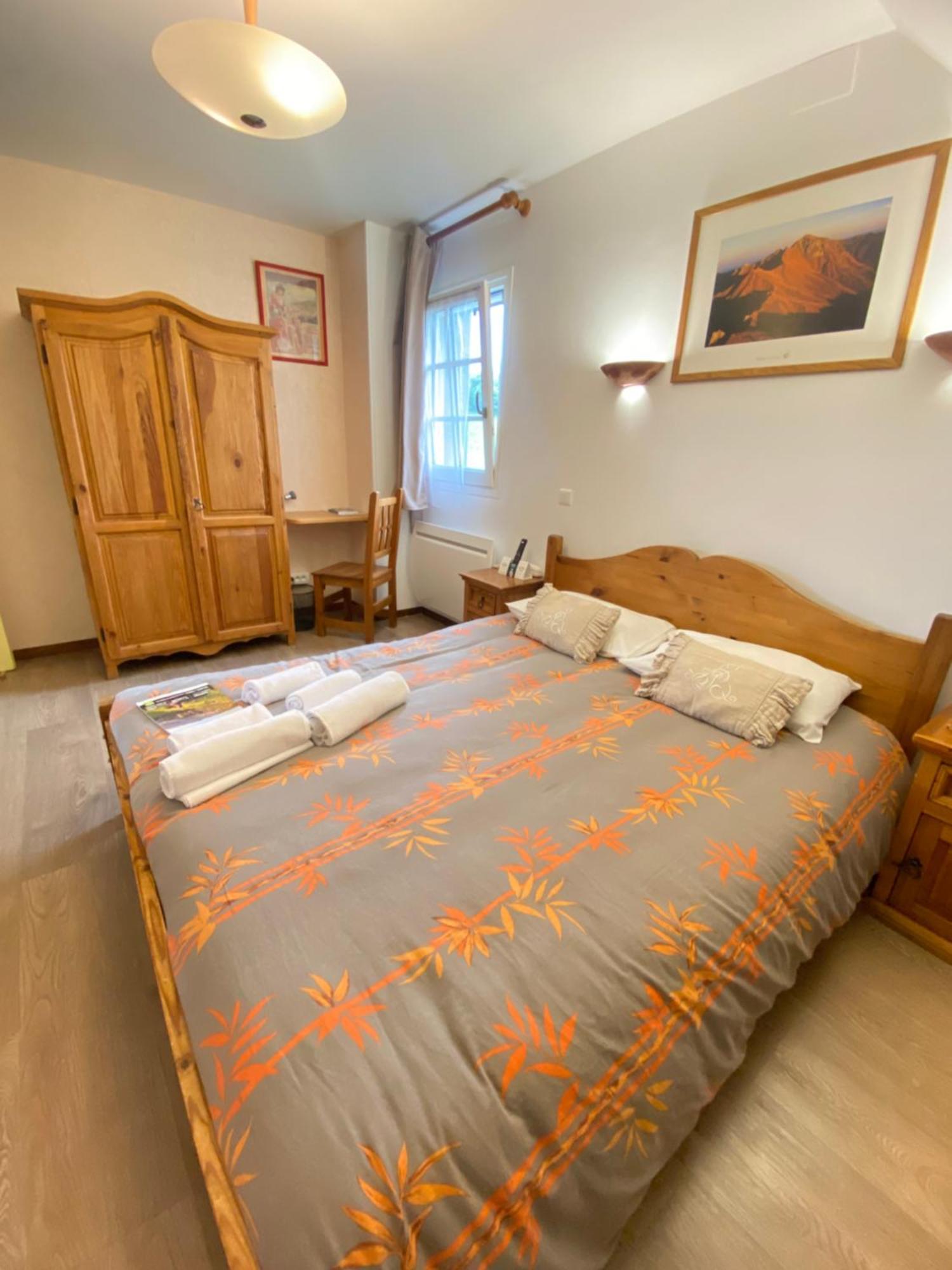 Saint-Victor-la-Riviere Logis Hotel Restaurant Auberge Du Bougnat מראה חיצוני תמונה
